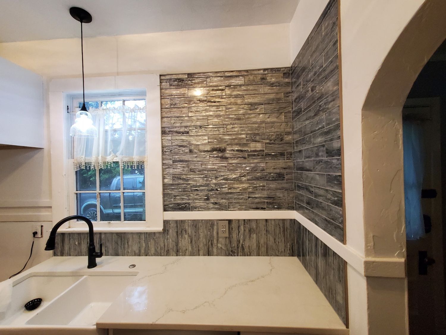 Stacked stone kitchen backsplash by Stephen Wade Gibson Flooring, Central Florida