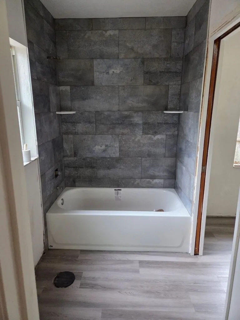 Tub surround in grey stone tile